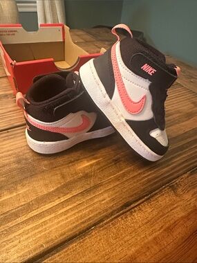 Nike Kids High-Top Sneakers in Black, White & Pink